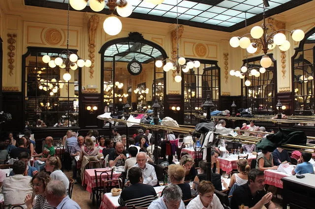 Недорого поесть в Париже: Bouillon Chartier