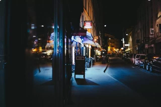 Yannis Papanastasopoulos / Unsplash Ночь в Париже
