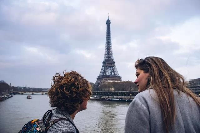 Pauline Loroy / Unsplash Туристы в Париже