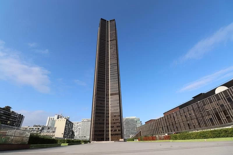 Башня снизу