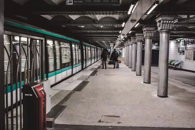 Метро в Париже