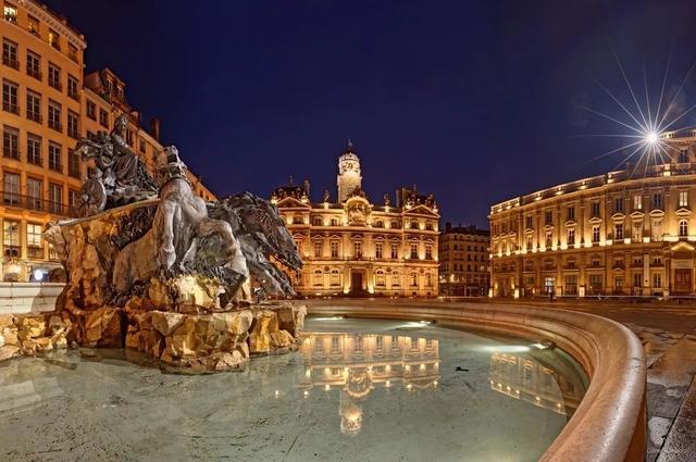 Krom Galerie / OnlyLyon Фонтан Бартольди