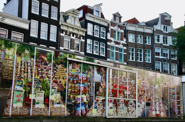 Фото: Swaasfotografie / Pixabay.com Плавучий цветочный рынок Bloemenmarkt