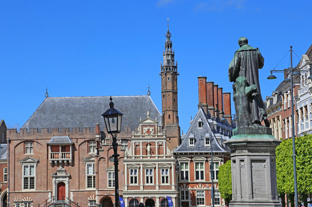 Фото: W. Bulach / Wikimedia Commons / CC-BY-SA-4.0 Stadhuis