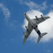 Самолет в небе