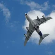 Самолет в небе