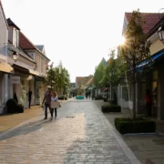 Деревня аутлетов в Париже