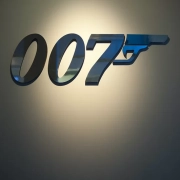 Джеймс Бонд