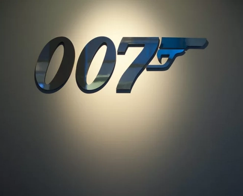 Джеймс Бонд