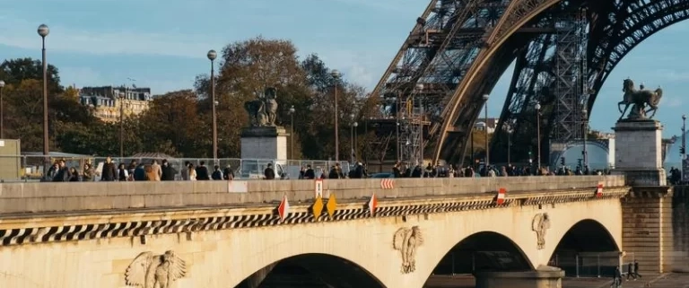 Мост Иена перед Эйфелевой башней