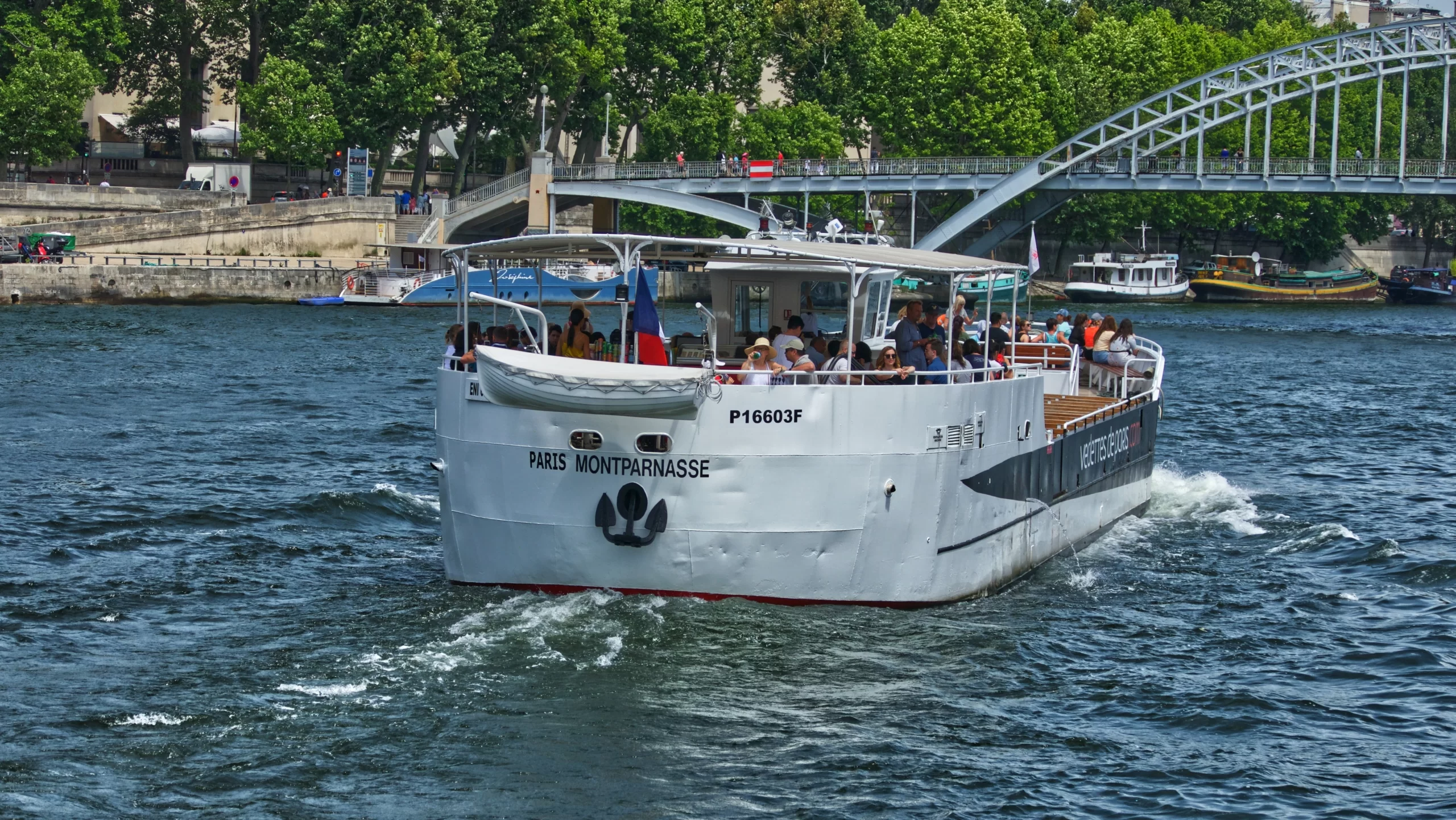 Речной трамвайчик