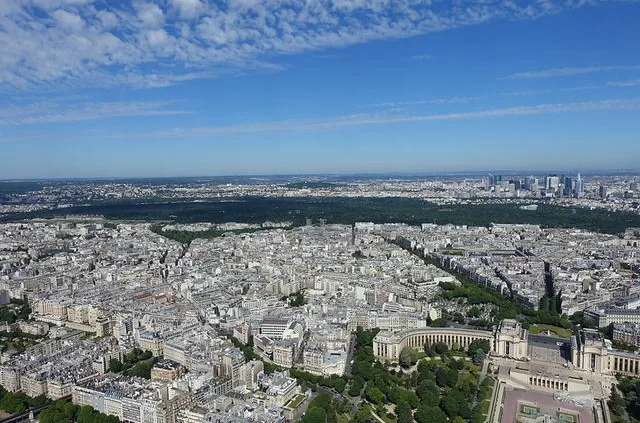 Булонский лес видно с Эйфелевой башни