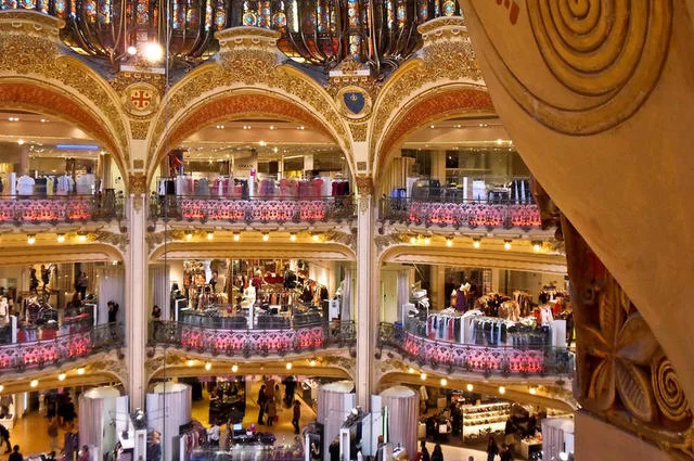 Магазины под куполом Галереи Лафайет