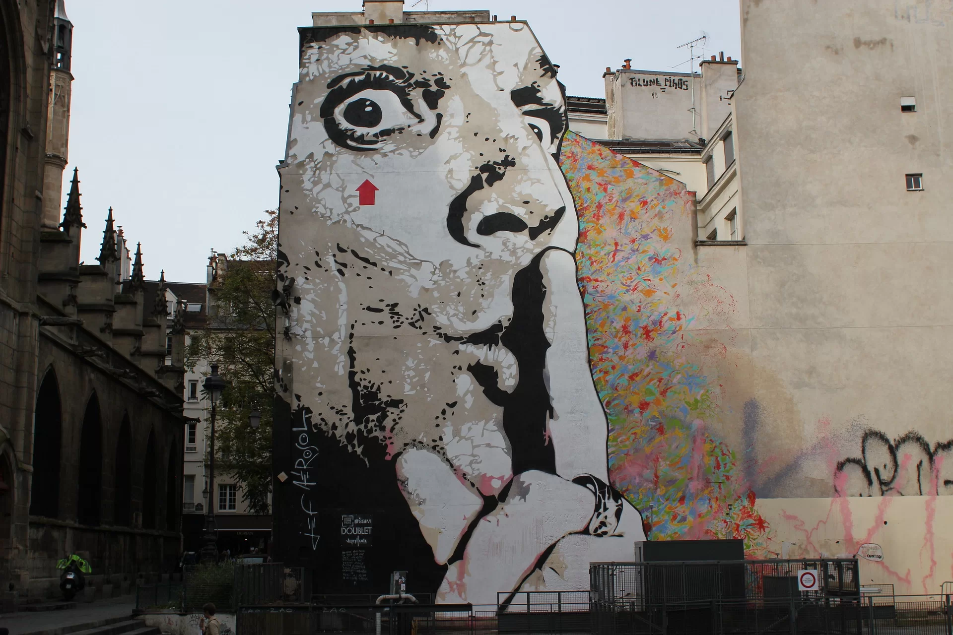 Граффити у фонтана Стравинского