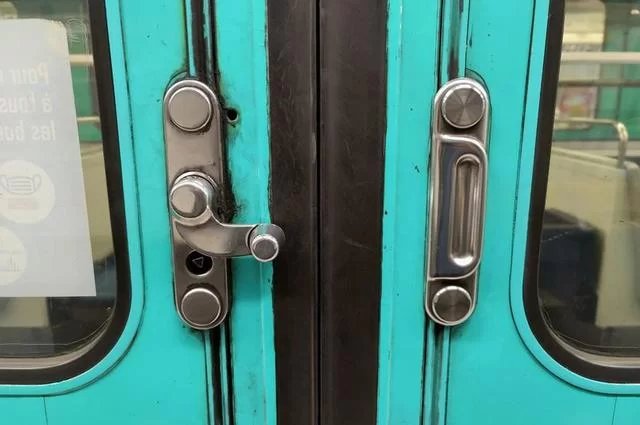 Рычаг для открывания двери