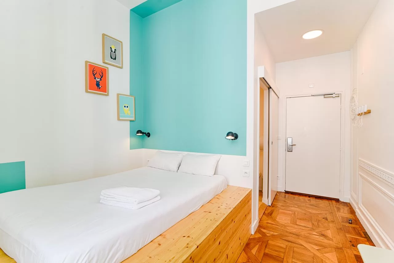 Away Hostel & Coffee Shop