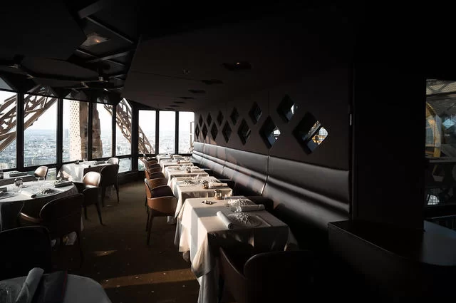 Ресторан "Жюль Верн"