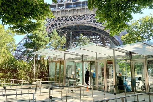 Эйфелева башня в Париже