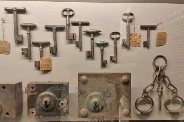 Ключи и кандалы
