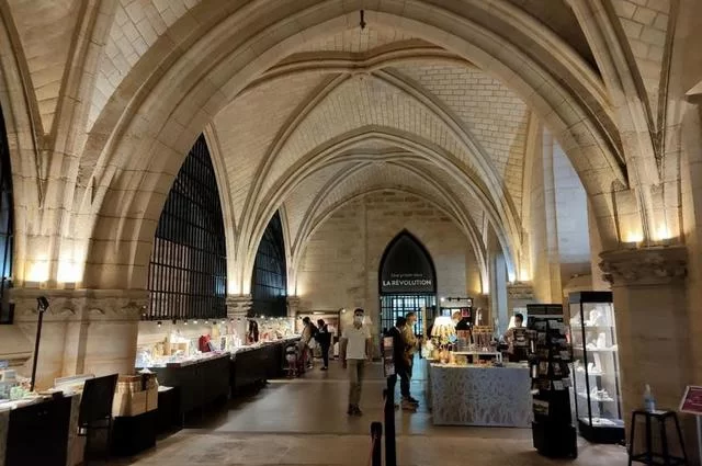 Сувенирный магазин