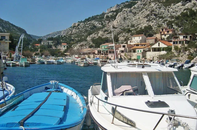 В Камарг на катере