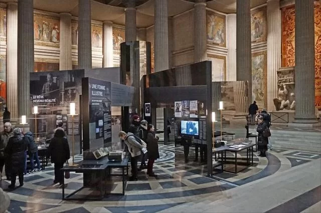 Экспозиция о Кюри в Пантеоне