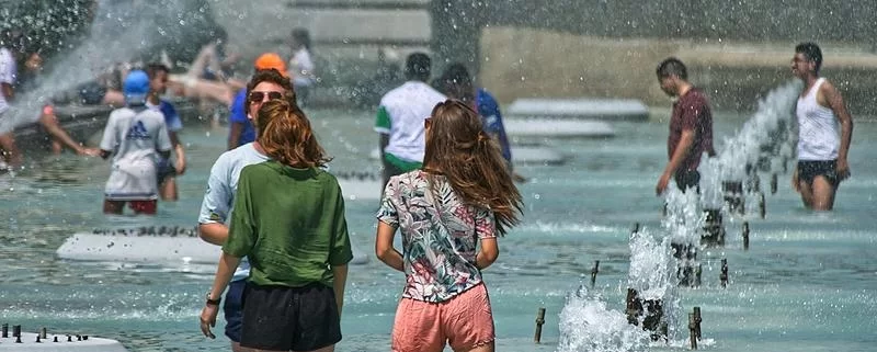 Купание в фонтанах