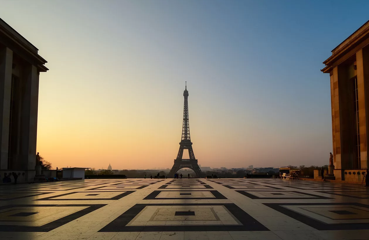 Вид на Эйфелеву башню