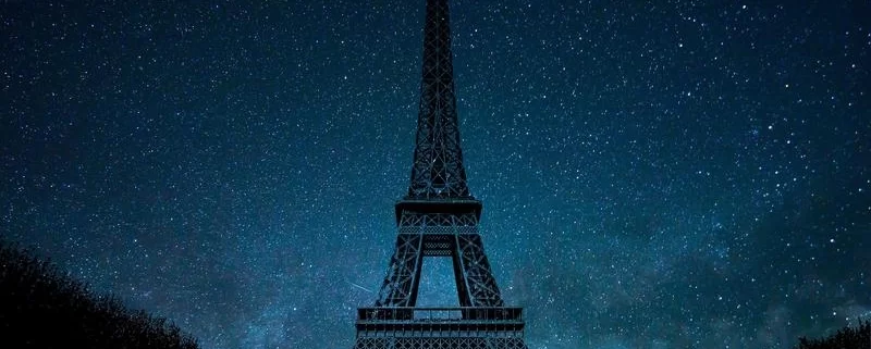 Эйфелева башня в звездах