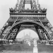 Ретрофото Эйфелевой башни