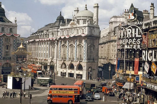 Piccadilly Circus. 1953 год. http://neon-piccadilly.byethost7.com/27.html