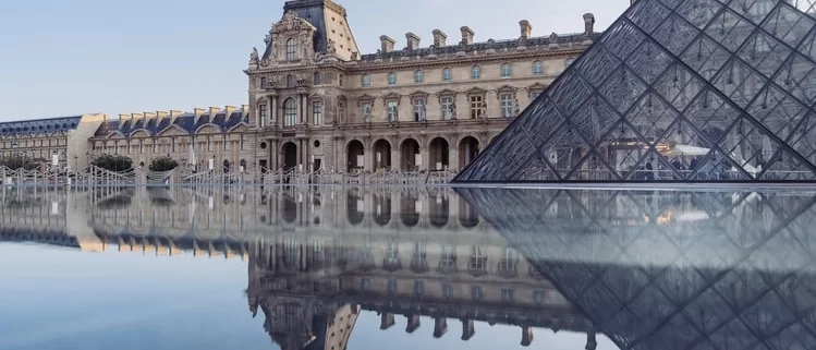 Лувр открылся!