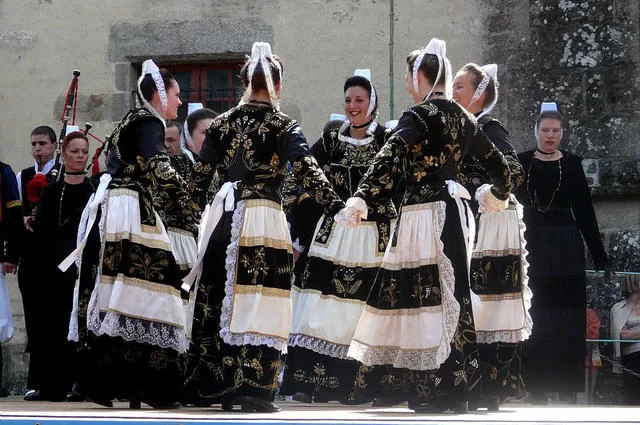 Народные танцы