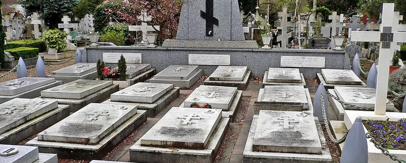 Кладбище Сент-Женевьев-де-Буа