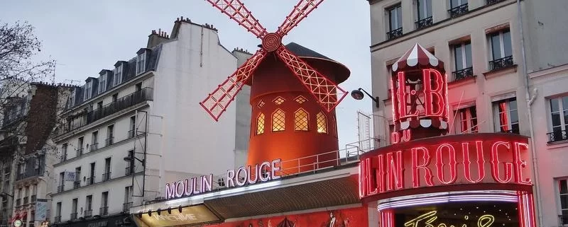 Улица красных фонарей в Париже: есть ли она?