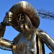 Статуя Портоса