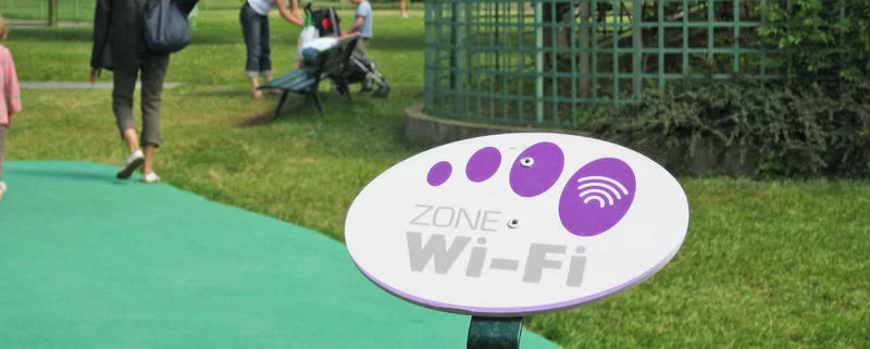 Где найти интернет в Париже?