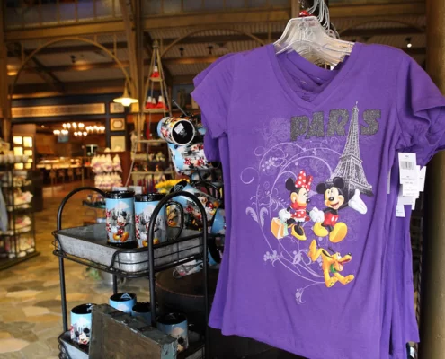 Сувенирную футболку положите в чемодан