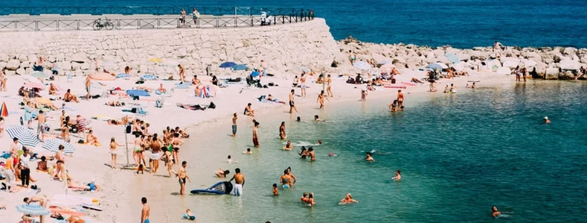 Пляж в Антибе