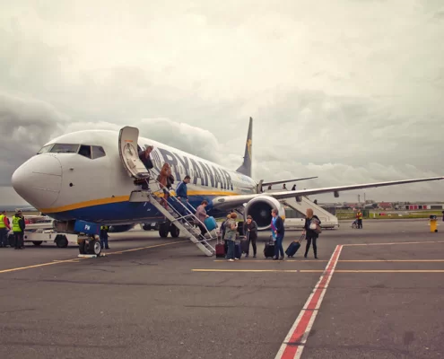 Самолет Ryanair в аэропорте Бове