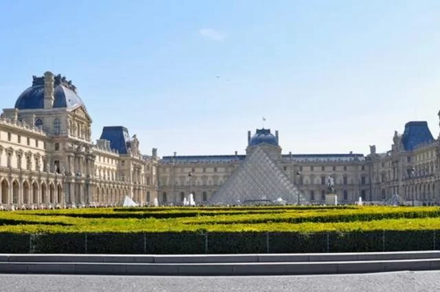 Лувр