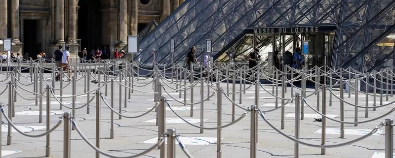 Лувр в Париже