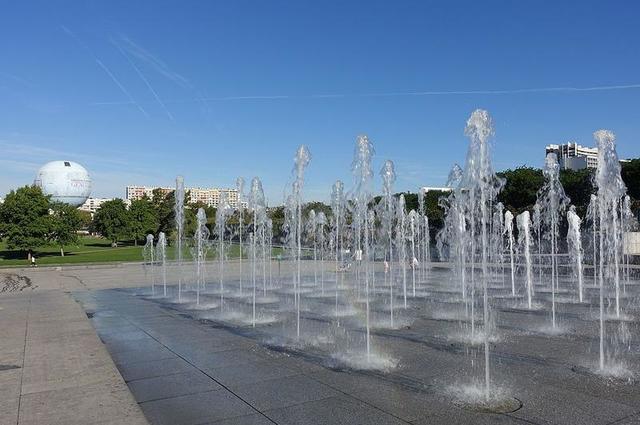 Guilhem Vellut / Flickr / CC-BY 2.0 Парк Андре Ситроена