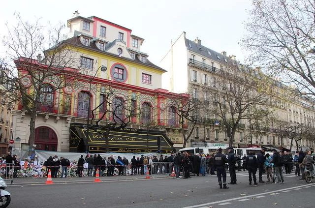 John Englart / Flickr / CC-BY-SA 2.0 Концертный зал Батаклан после теракта