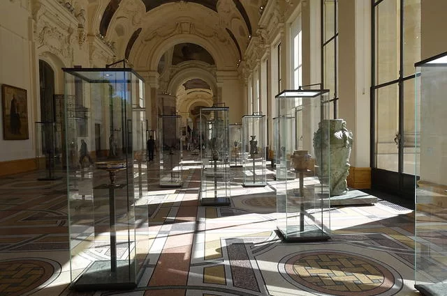 Guilhem Vellut / Flickr / CC-BY 2.0 Малый дворец