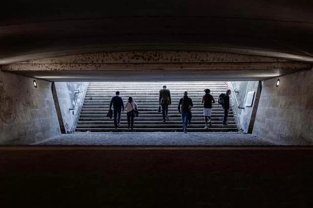 Daniel Gregoire / Unsplash Подземный переход