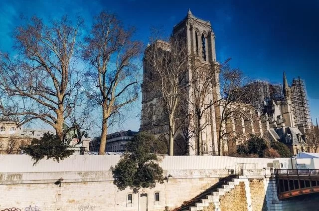 Mehmet Turgut Kirkgoz / Unsplash Нотр-Дам-де-Пари