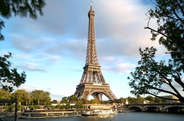 Эйфелева башня Эйфелева башня