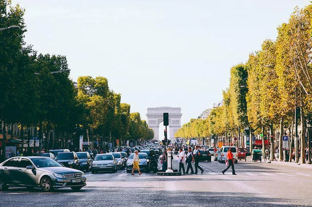 Cristian Bortes / Flickr / CC-BY-SA 2.0 Елисейские поля