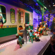 Рождественская витрина Printemps 2024